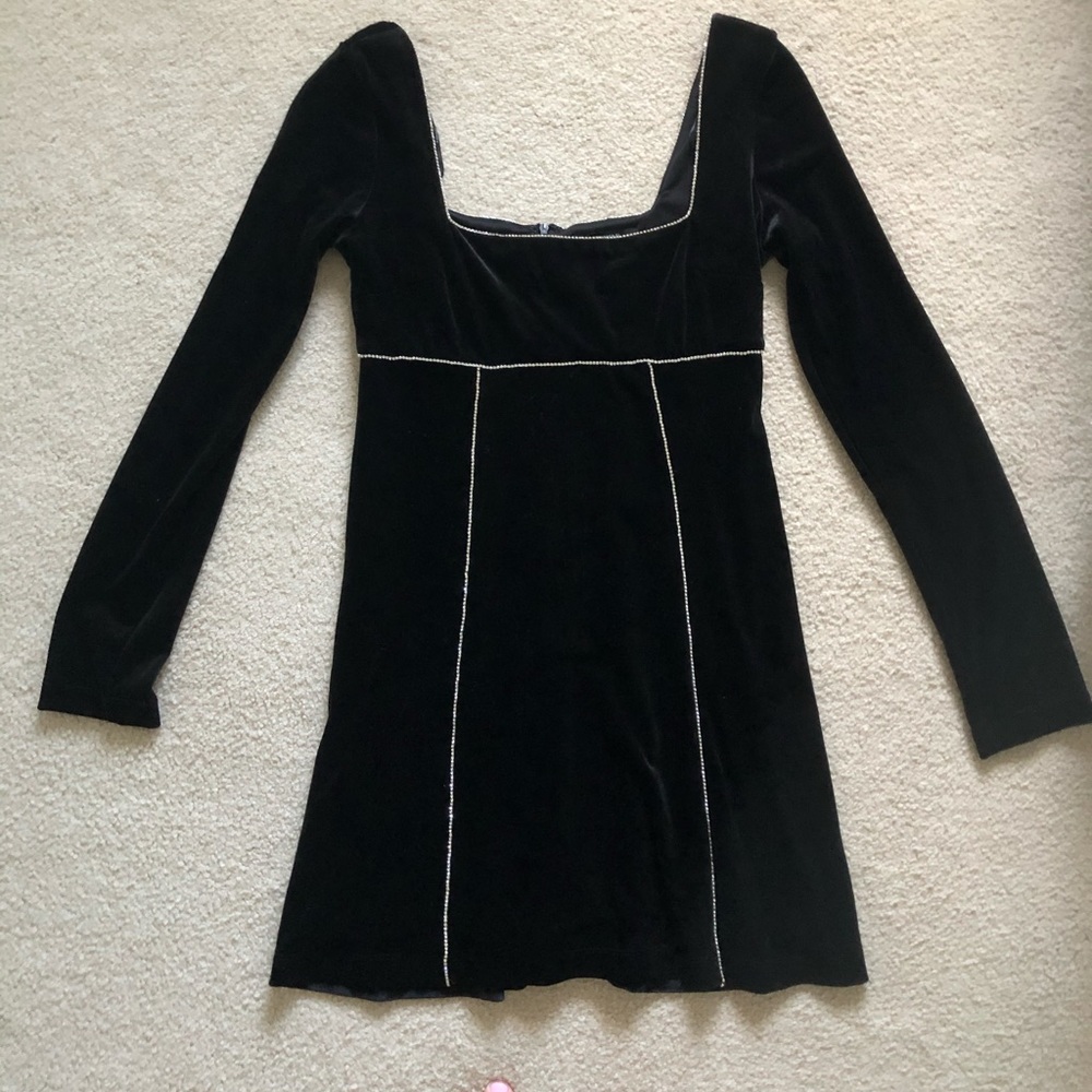 Black Long Sleeved Velvet Dress